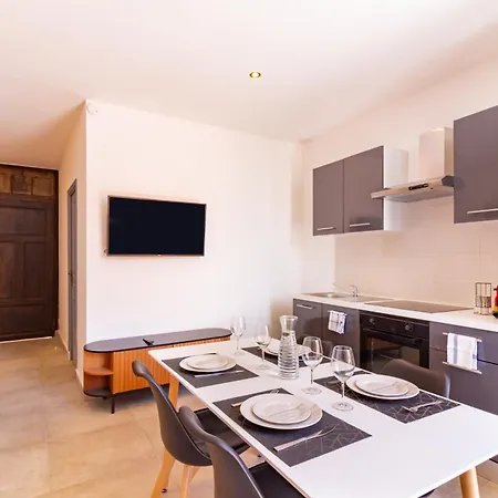 Moderne Et élégant Michel Torrent