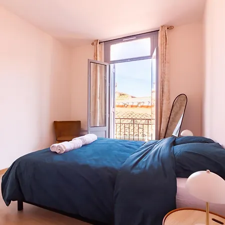 Moderne Et élégant Michel Torrent *