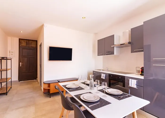 Moderne Et élégant Michel Torrent