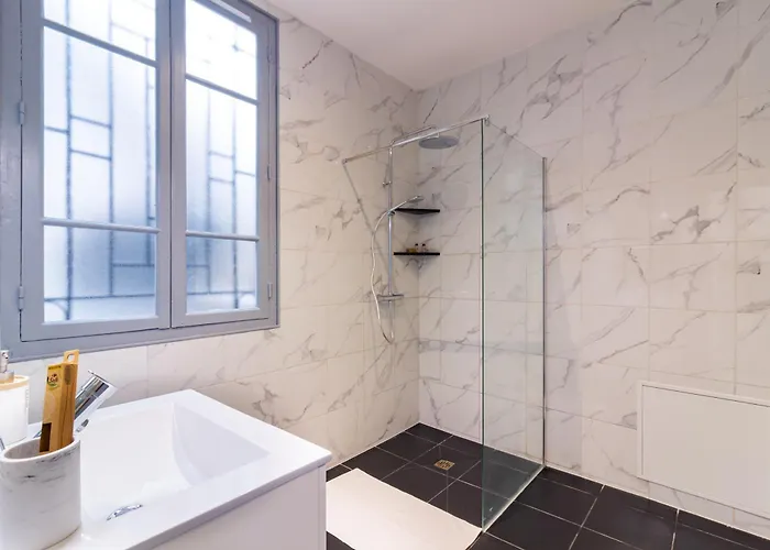 Moderne Et élégant Michel Torrent *