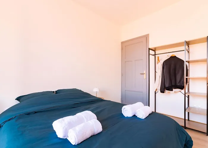 Moderne Et élégant Michel Torrent