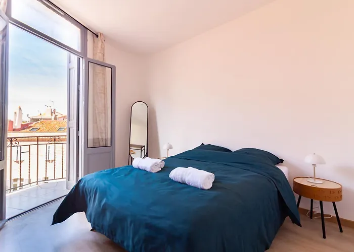 Moderne Et élégant Michel Torrent