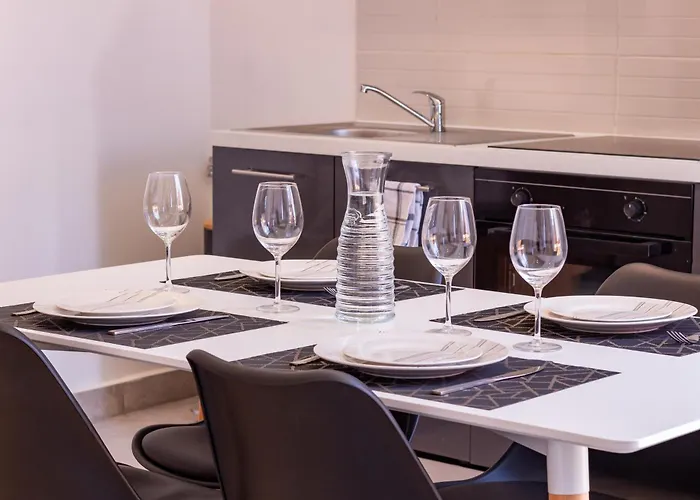 Moderne Et élégant Michel Torrent